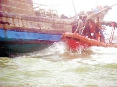 11名渔民被困海上5小